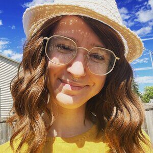 Meet your Posher, Kayla